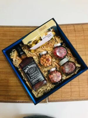 Caja 30 x 30 Mdf Pintada en Negro con Tapa DQE28