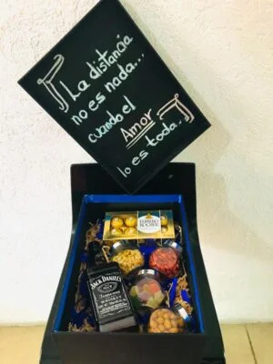 Caja 30 x 30 Mdf Pintada en Negro con Tapa DQE28