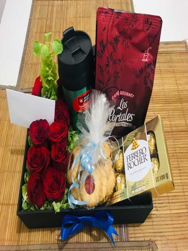 Charola Con Cafe y Galletas